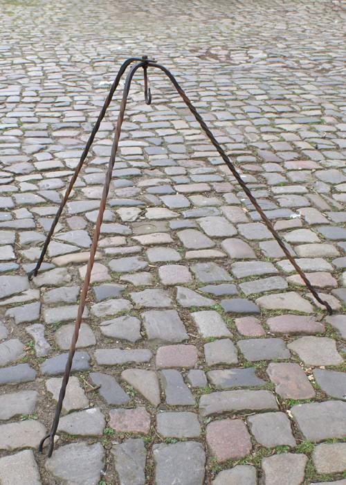 Dreibein, Handgeschmiedet, 115cm